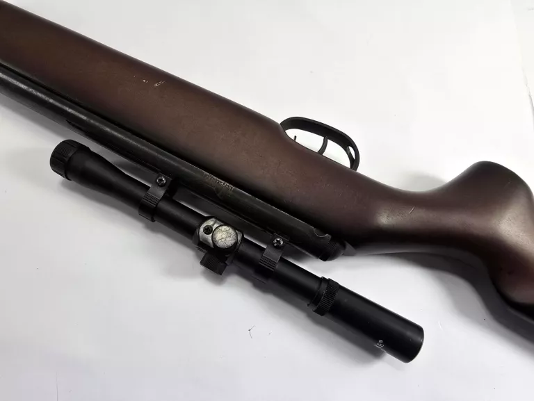 WIATRÓWKA CROSMAN COPPERHEAD 4,5 MM LUNETA STRIKE 4X20