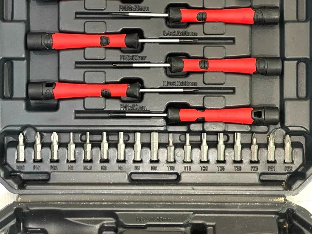 zestaw-13-srubokretow-powerfix-profi-z-walizka-i-zestaw-bitow-ean-gtin-4260552088284