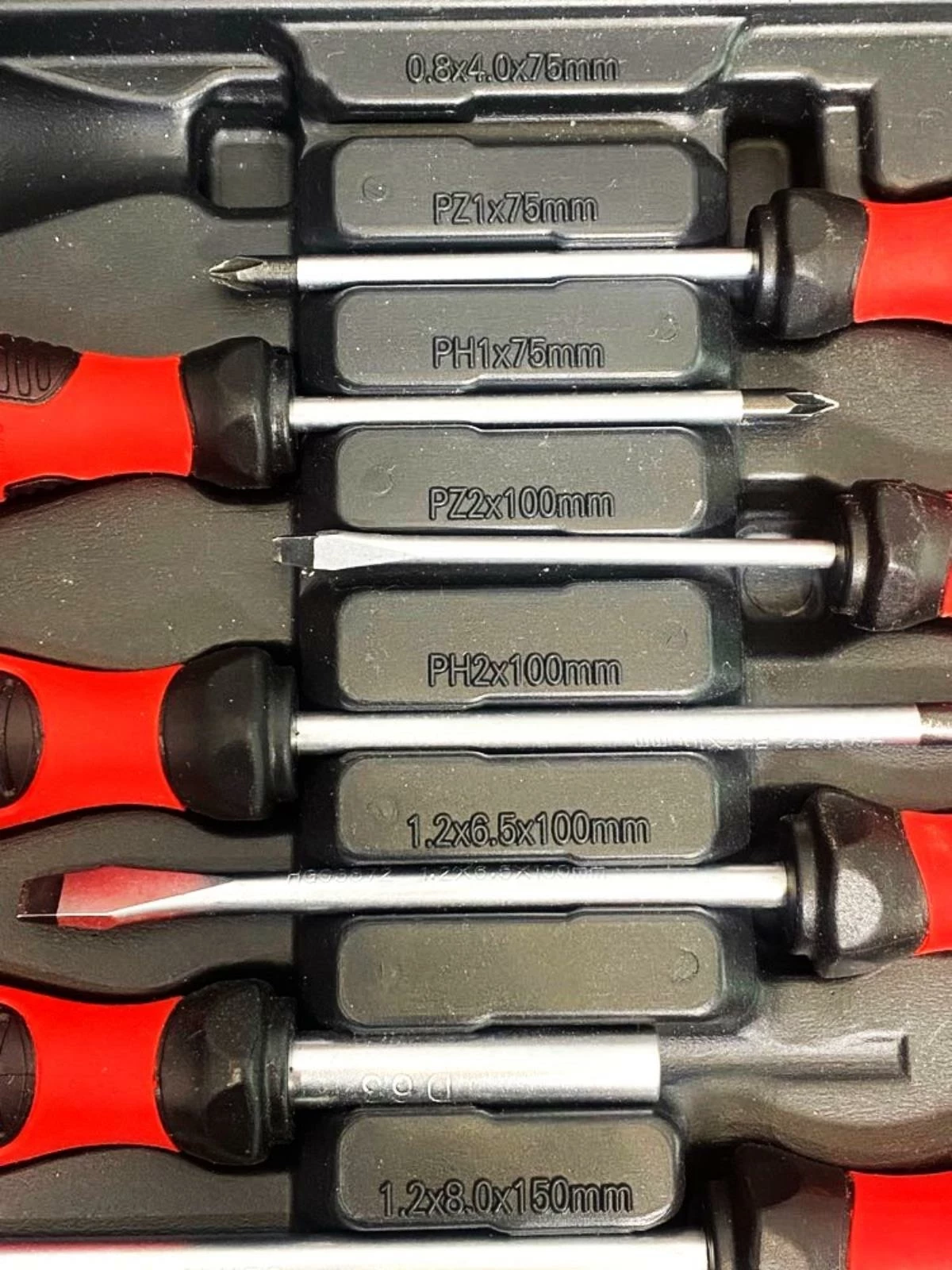 zestaw-13-srubokretow-powerfix-profi-z-walizka-i-zestaw-bitow-stan-11323-2