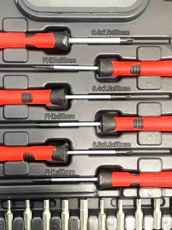 zestaw-13-srubokretow-powerfix-profi-z-walizka-i-zestaw-bitow-liczba-elementow-w-zestawie-500