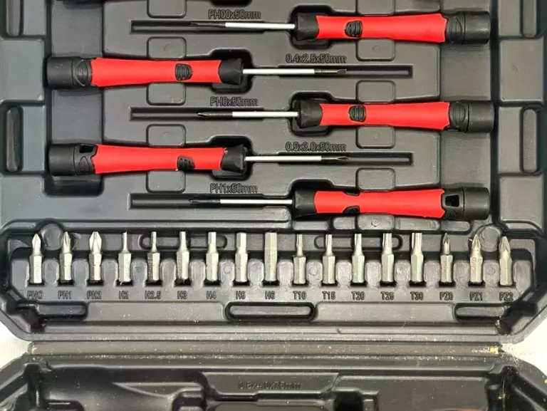 zestaw-13-srubokretow-powerfix-profi-z-walizka-i-zestaw-bitow-ean-gtin-4260552088284