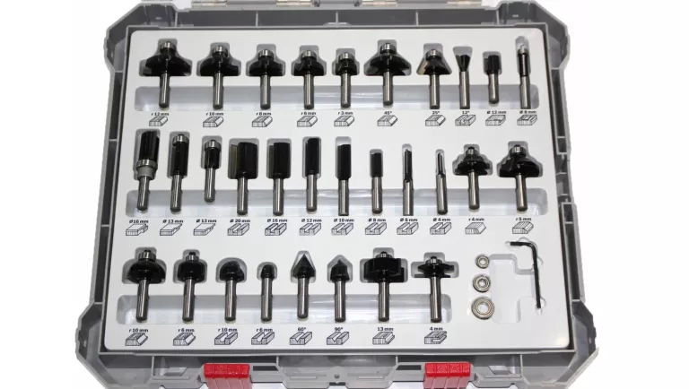 ZESTAW FREZÓW BOSCH DO DREWNA 8MM 30SZT 2607017475