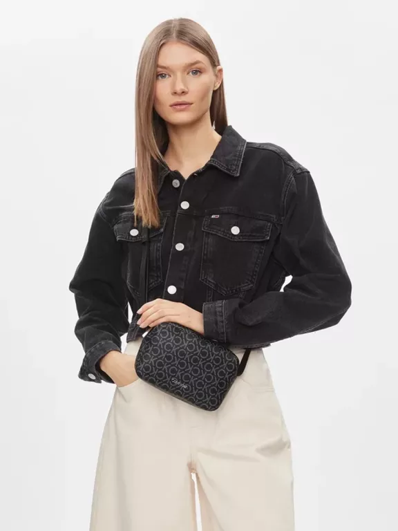 CALVIN KLEIN DAMSKA TORBA NA RAMIĘ CK MUST CAMERA