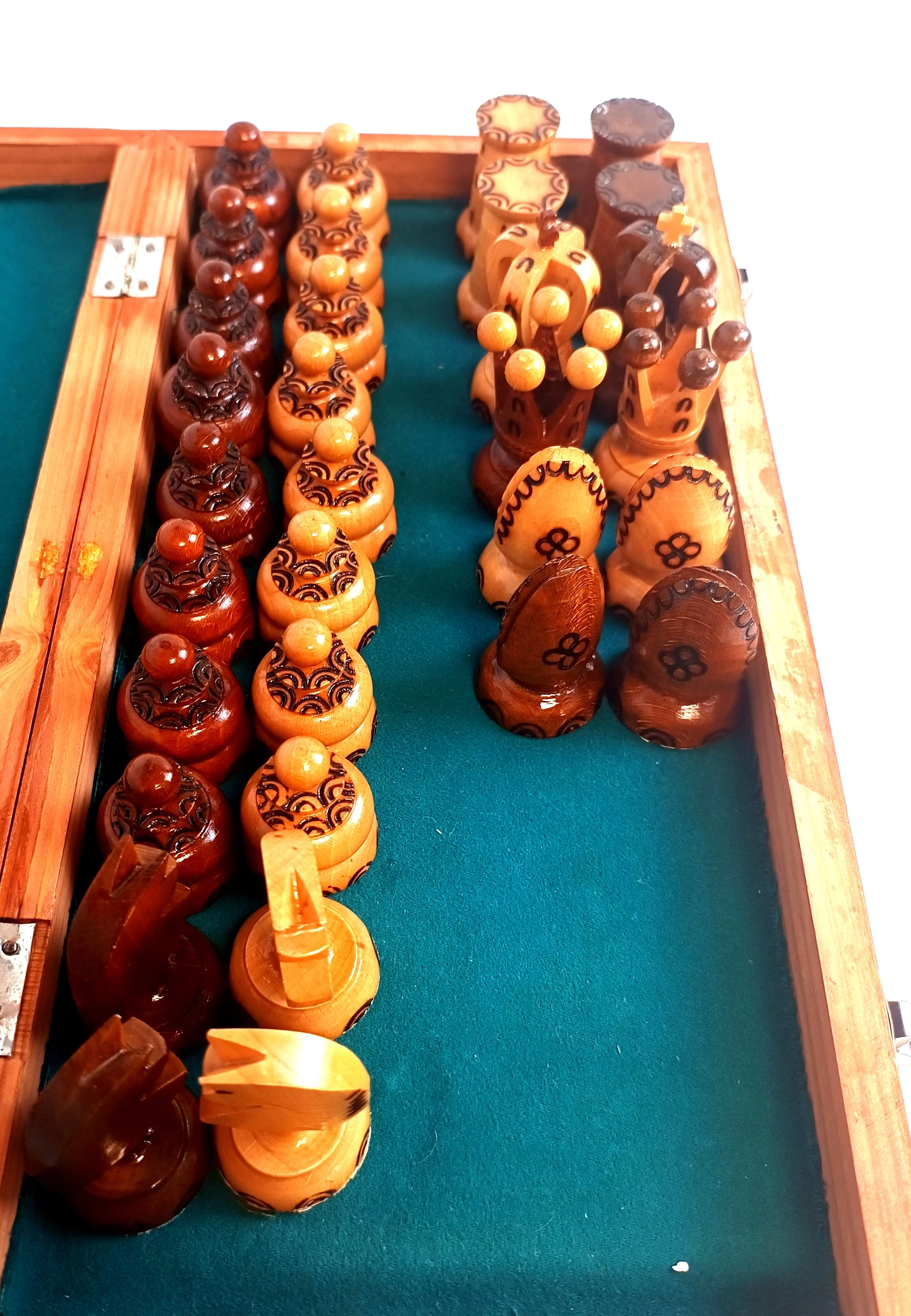 szachy-drewniane-prl-aleja-jana-pawla-ii-9b-reda