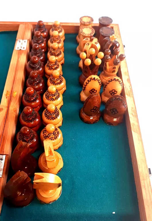 szachy-drewniane-prl-aleja-jana-pawla-ii-9b-reda