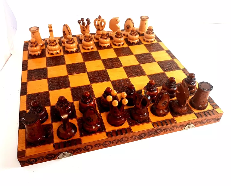 szachy-drewniane-prl-aleja-jana-pawla-ii-9b-reda