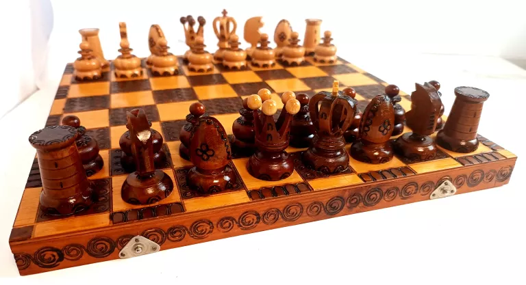 szachy-drewniane-prl-aleja-jana-pawla-ii-9b-reda