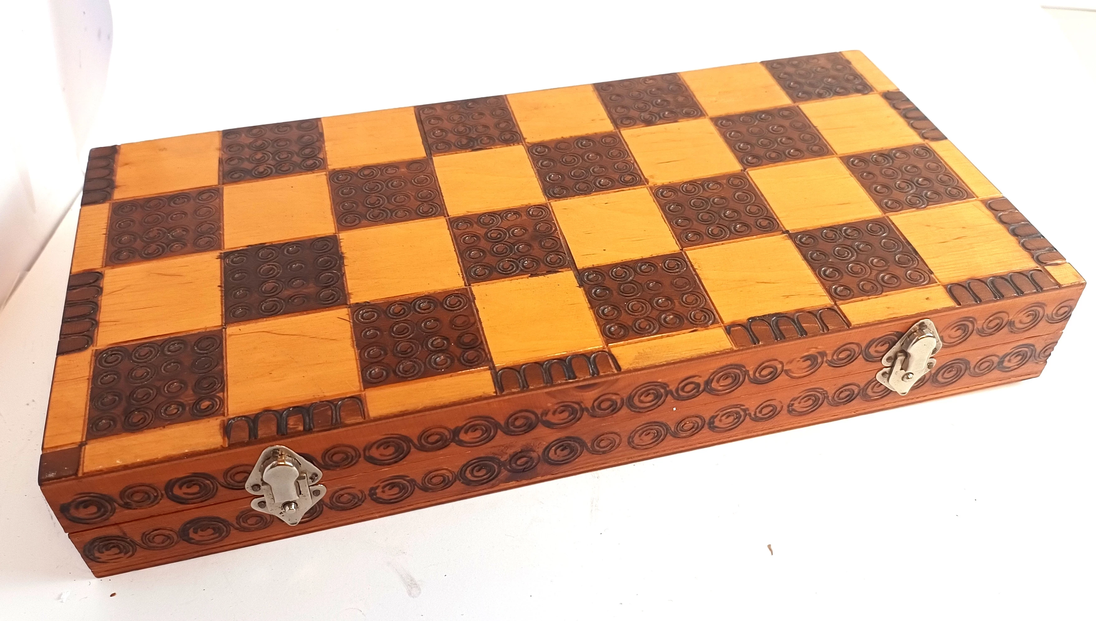 szachy-drewniane-prl-aleja-jana-pawla-ii-9b-reda