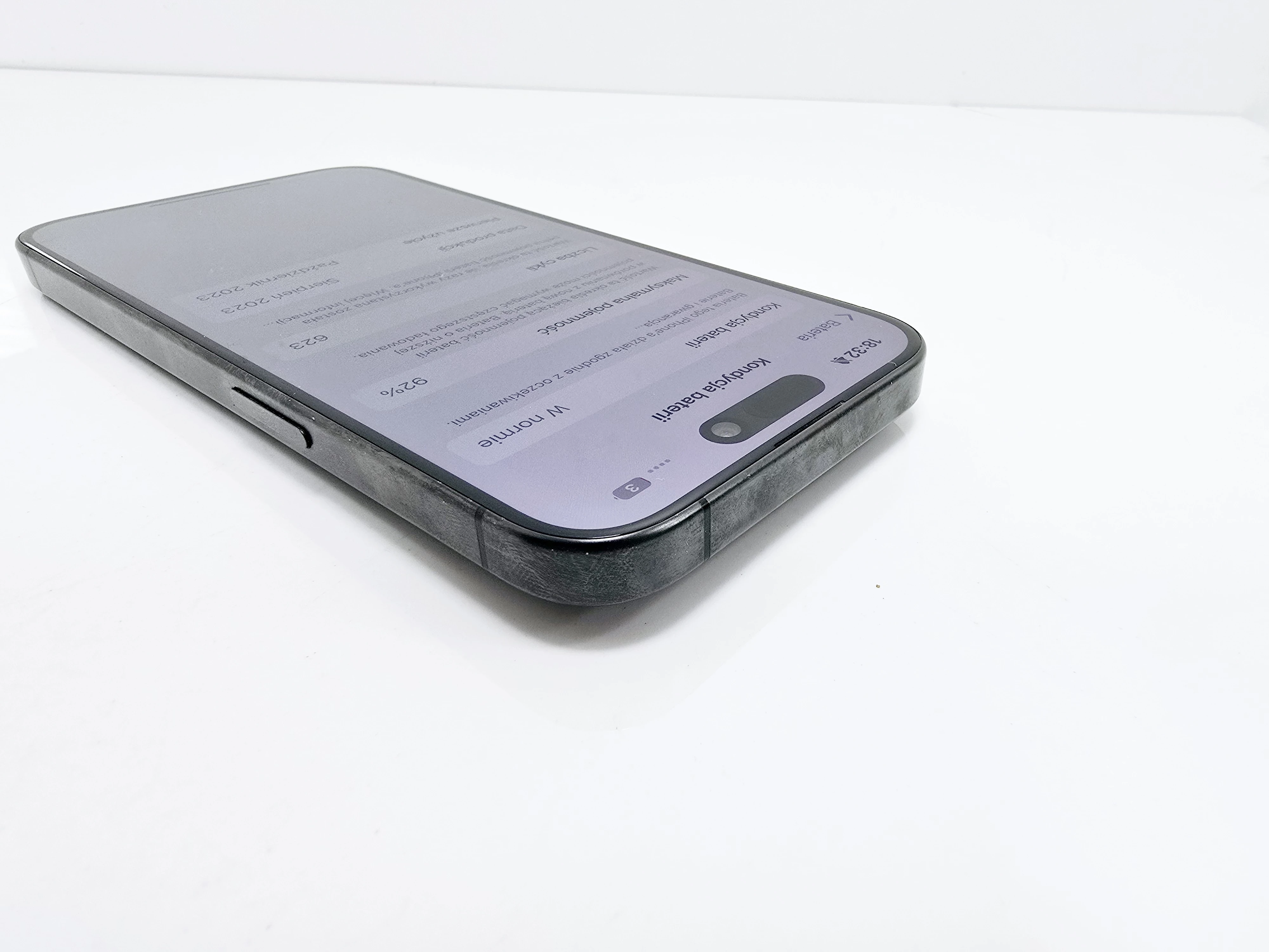 telefon-iphone-15-pro-8128gb-przekatna-ekranu-610