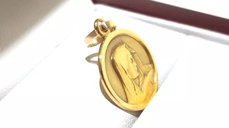ZŁOTA ZAWIESZKA MATKA BOSKA PR750 2,19G 1X1CM