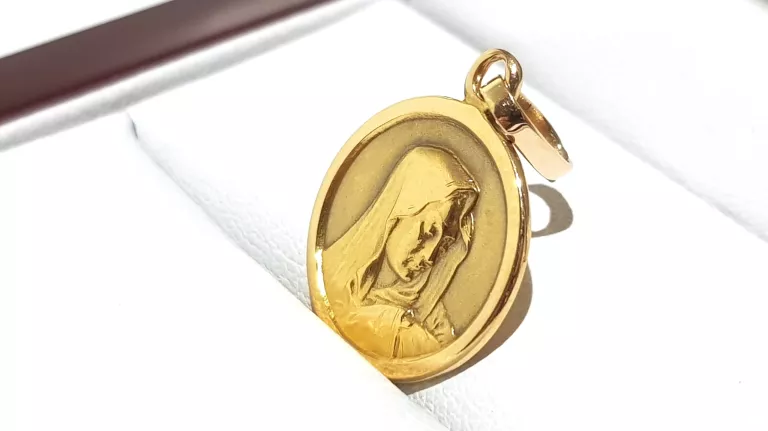 ZŁOTA ZAWIESZKA MATKA BOSKA PR750 2,19G 1X1CM