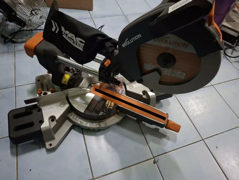 UKOŚNICA Z POSUWEM EVOLUTION POWER 2000 W R255SMS