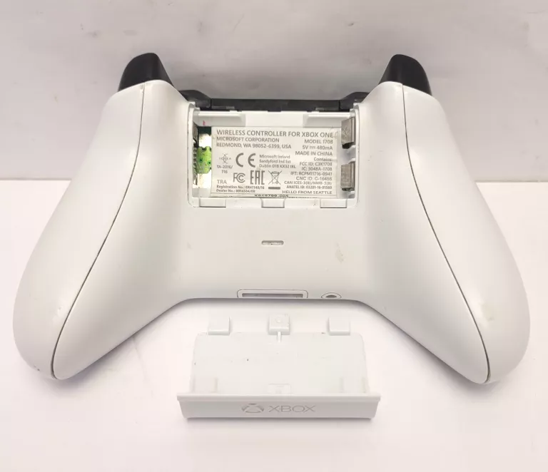 PAD DO XBOX ONE MODEL:1708 / BIAŁY