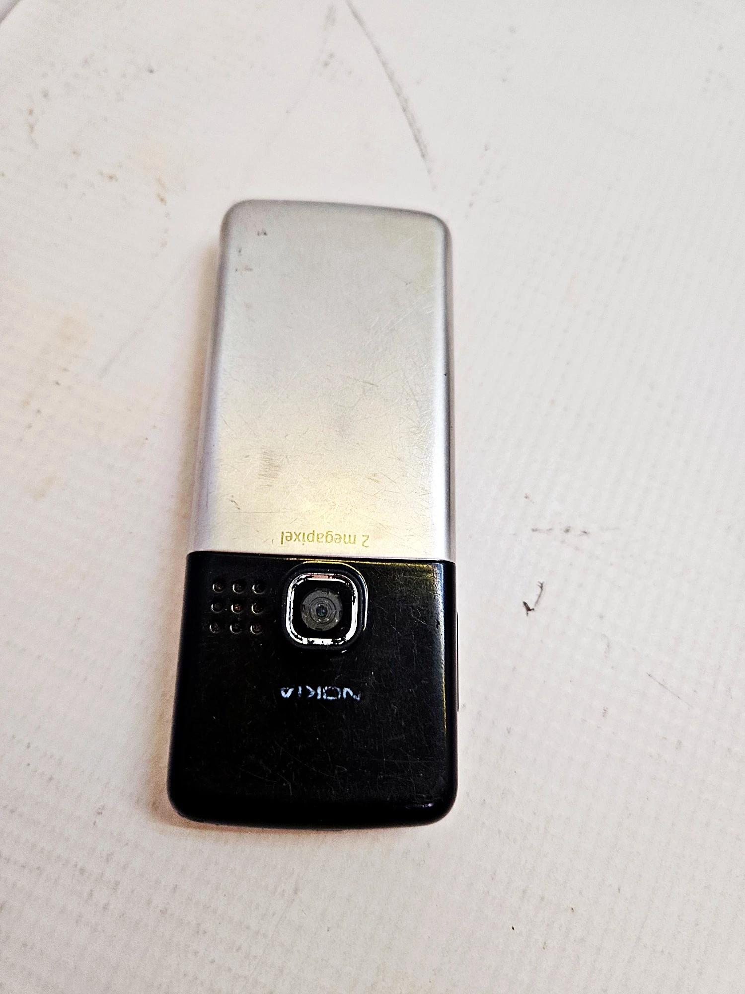 telefon-nokia-6300-orange-lad-przekatna-ekranu-200