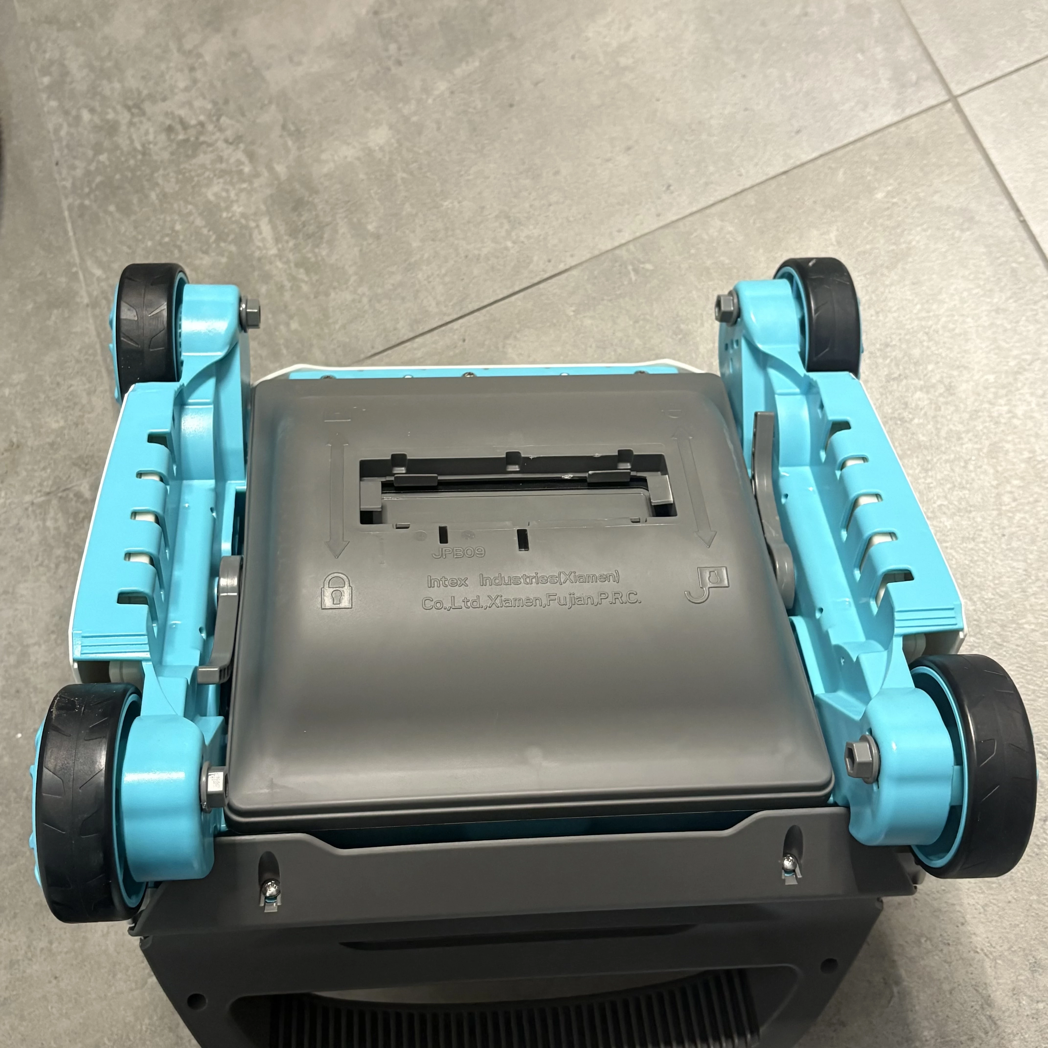 odkurzacz-polautomatyczny-do-czyszczenia-basenow-intex-zx300-okazja-stan-11323-2