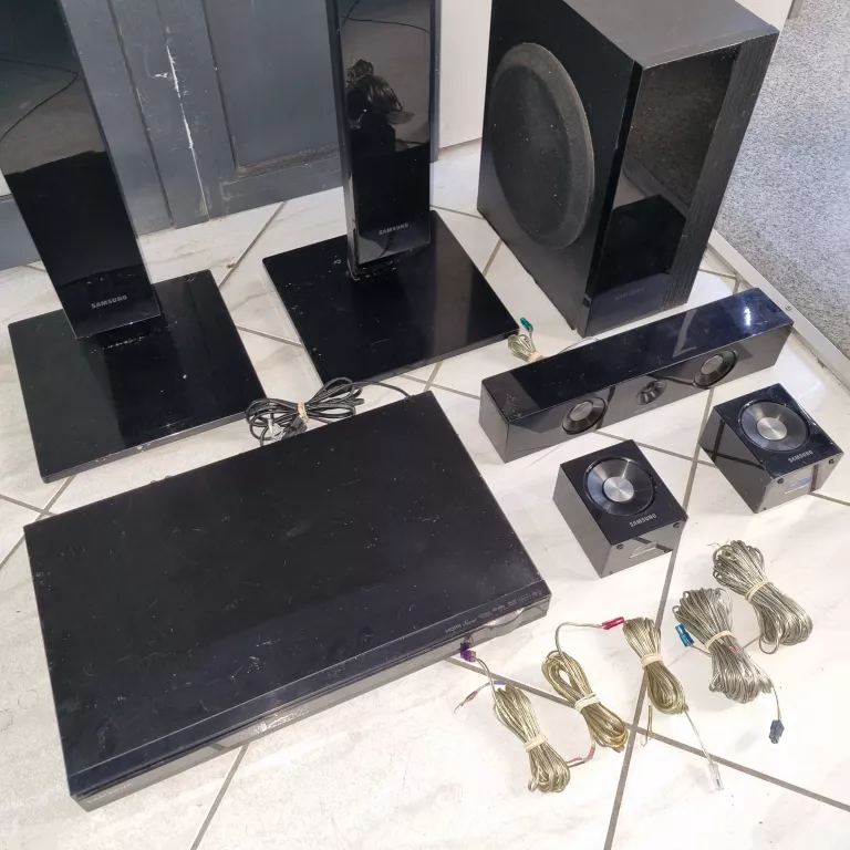 KINO DOMOWE SAMSUNG HT-C453 CZARNY 500 W 5.1 ODBIÓR OSOBISTY