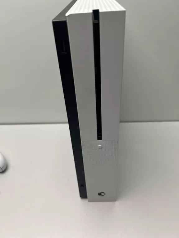 XBOX ONE S 1681 1TB /PAD