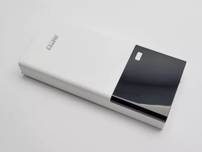 POWERBANK BIAŁY Z WYŚWIETLACZEM X9 20000MAH