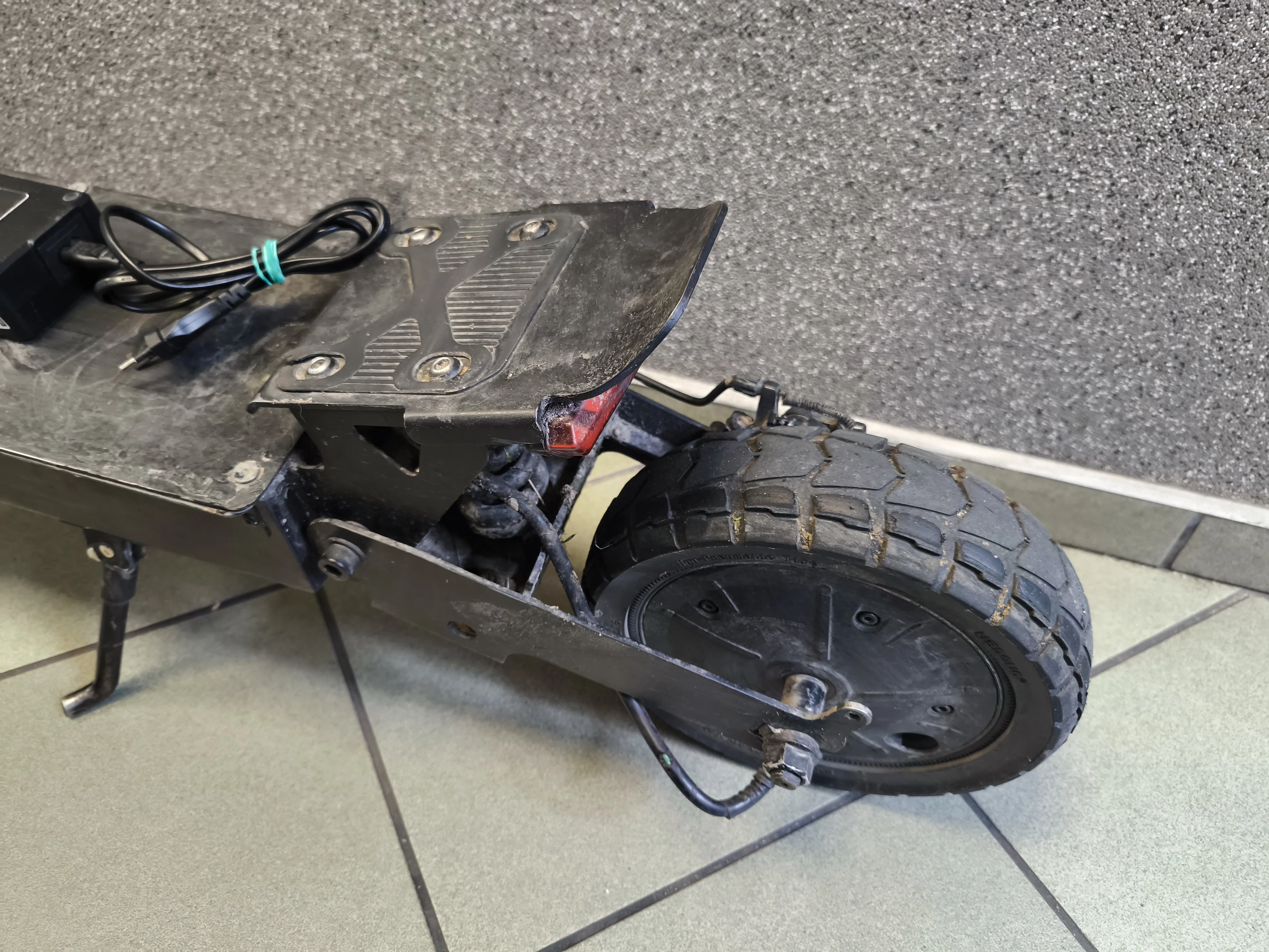 hulajnoga-elektryczna-kukirin-g2-ladowarka-stan-11323-2