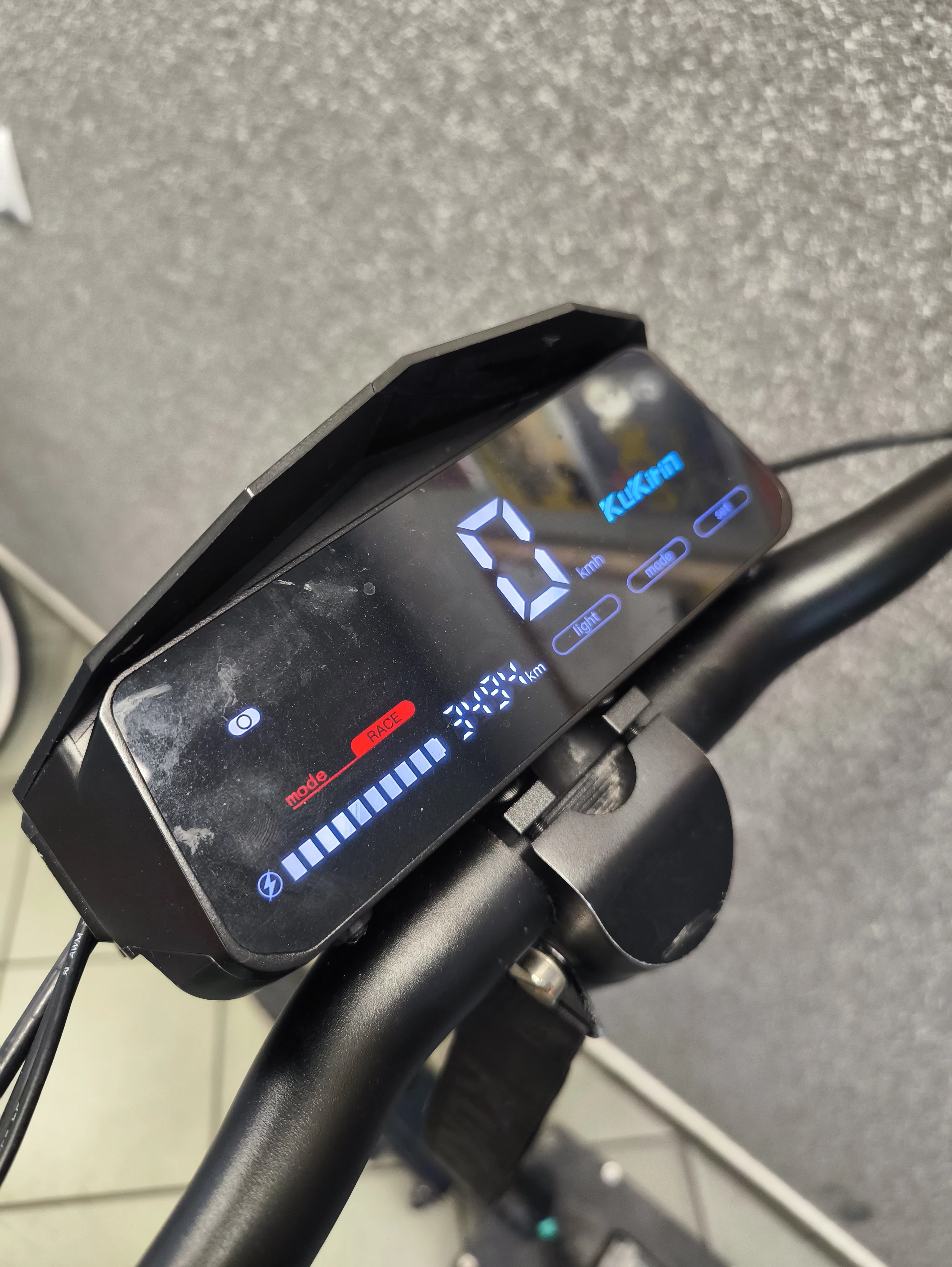 hulajnoga-elektryczna-kukirin-g2-ladowarka-waga-2790