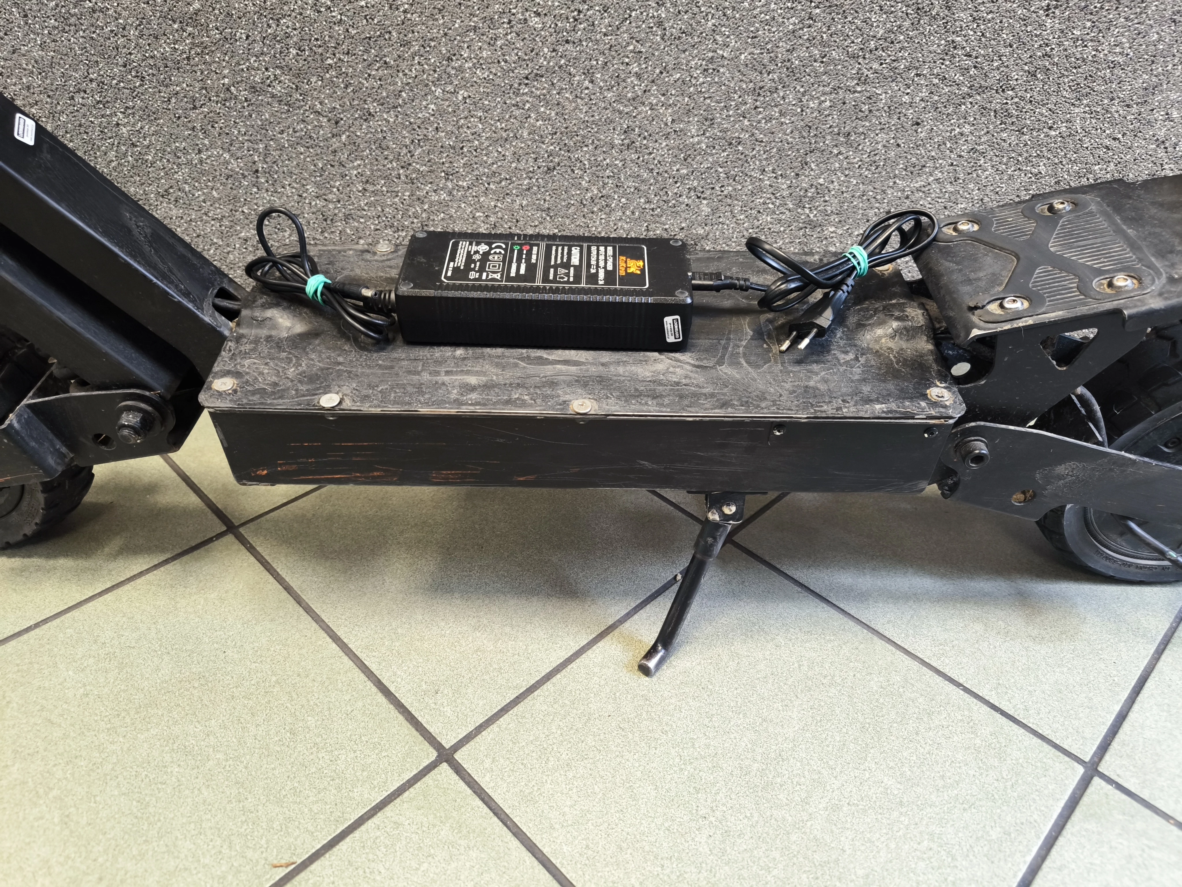 hulajnoga-elektryczna-kukirin-g2-ladowarka-ean-gtin-5060250658708