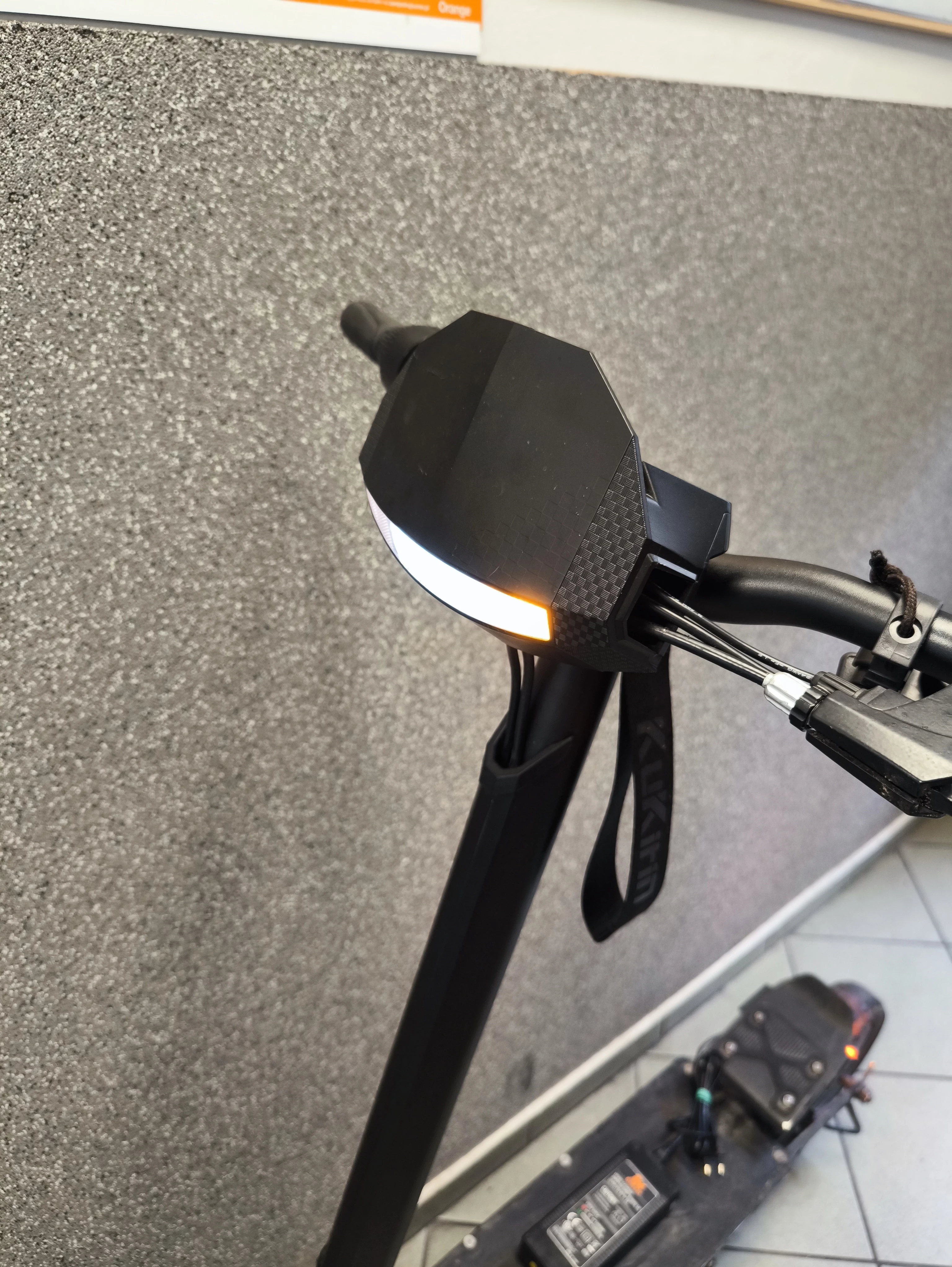 hulajnoga-elektryczna-kukirin-g2-ladowarka-predkosc-maksymalna-4500