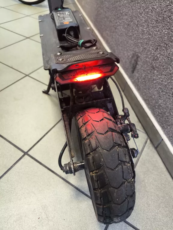 HULAJNOGA ELEKTRYCZNA KUKIRIN G2, ŁADOWARKA