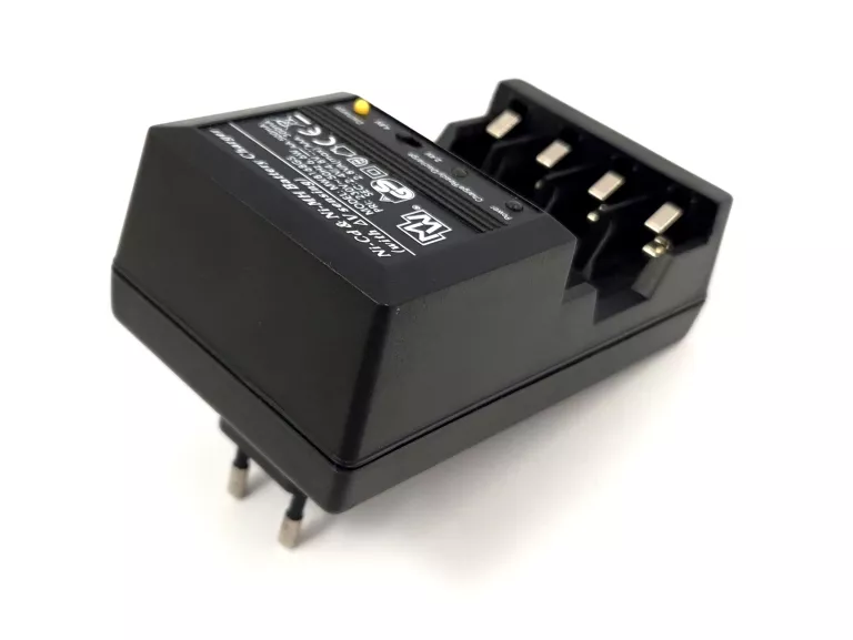 ŁADOWARKA DO BATERII AKULUMATOROWYCH MW8168GS