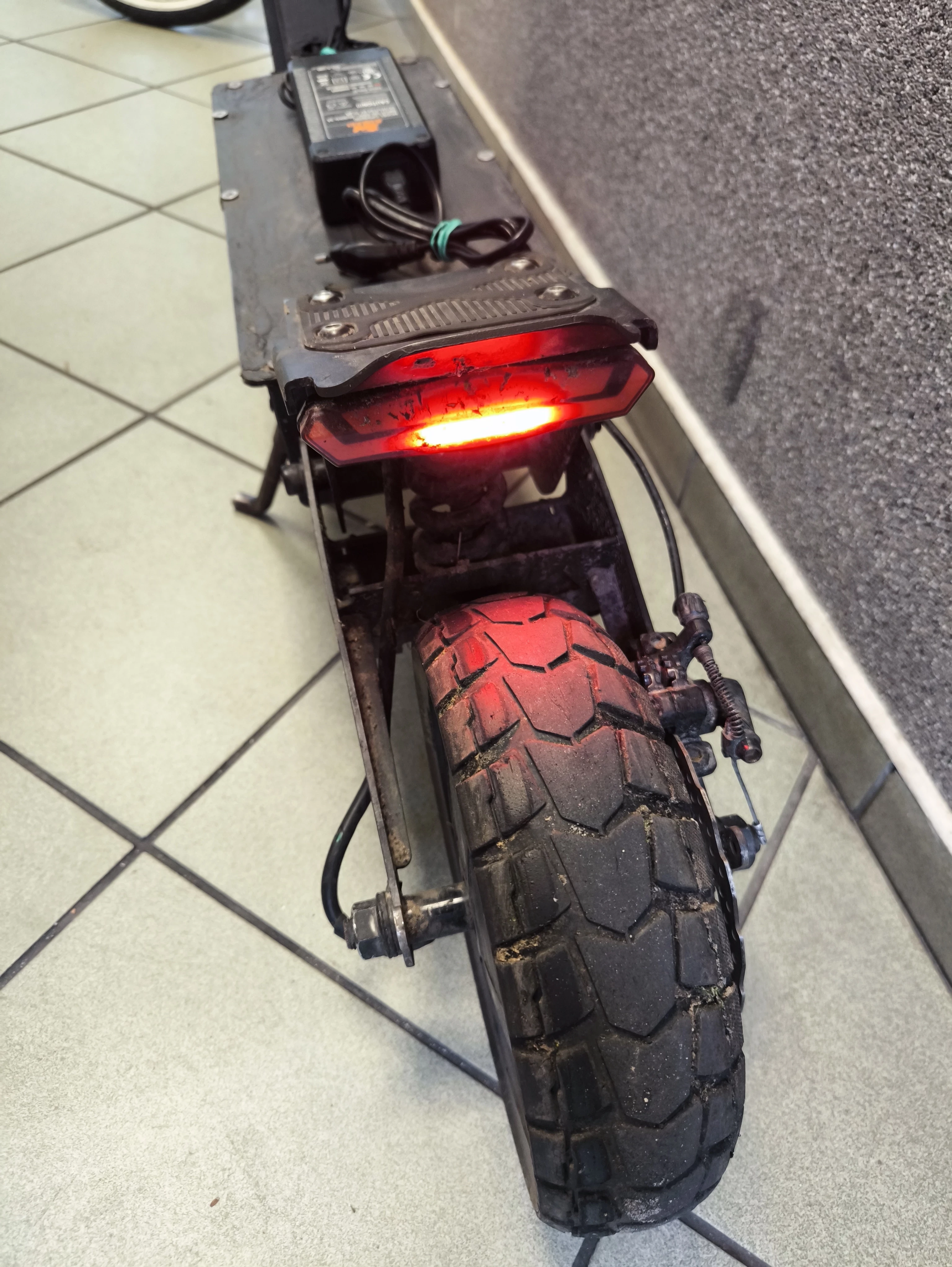 hulajnoga-elektryczna-kukirin-g2-ladowarka-kolor-249512-1647413