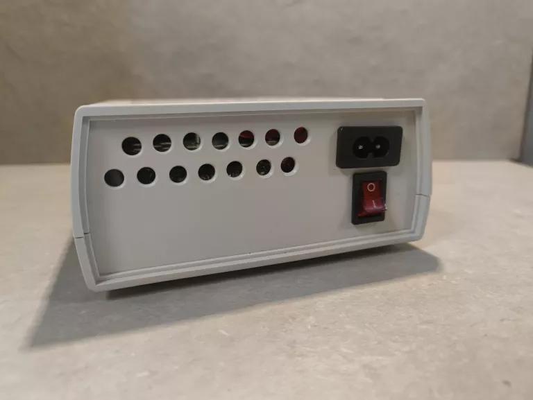 ZASILACZ REGULWANY 0-24V / 3A