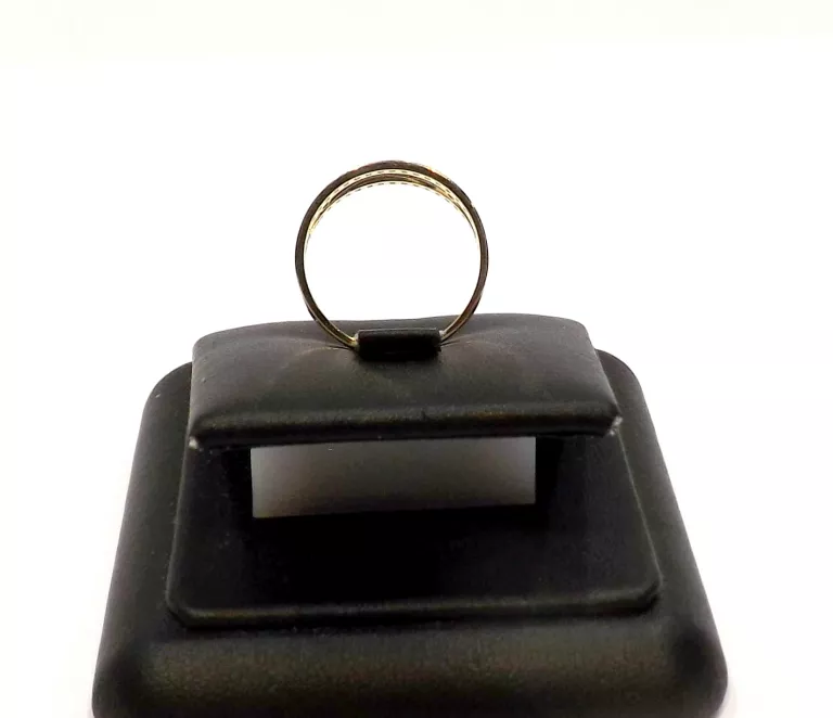 ZŁOTY PIERŚCIONEK NIETUZINKOWY WZÓR PRP.585 R.18 2,33 G.