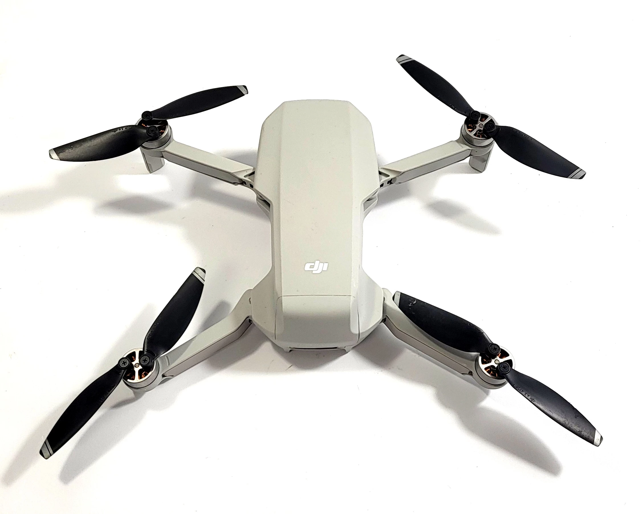 dron-z-kamera-dji-mavic-mini-4k-uhd-10000m-ean-gtin-6958265137990
