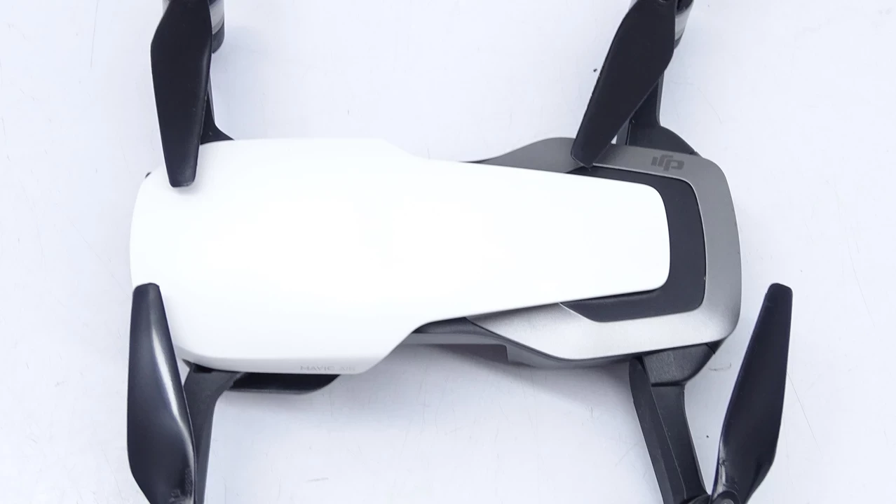 dron-dji-mavic-air-u11x-zestaw-pojemnosc-baterii-2375