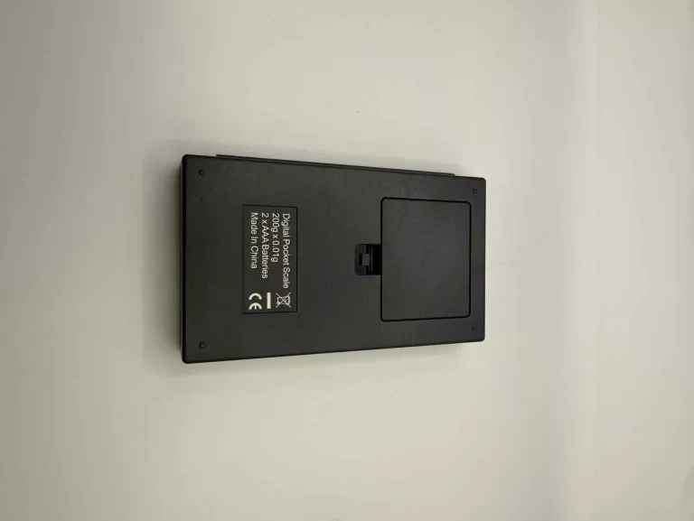 elektroniczna-waga-jubilerska-001g200g-w-004-model-w004