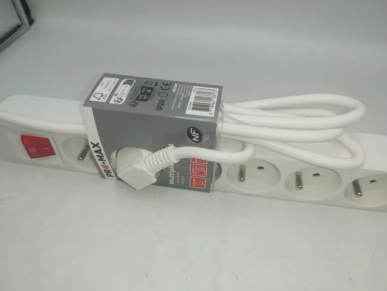 PRZEDŁUŻACZ PRO-MAX 6 GNIAZD 1,4M BIAŁY