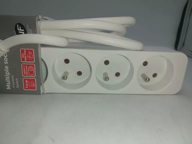 PRZEDŁUŻACZ PRO-MAX 6 GNIAZD 1,4M BIAŁY