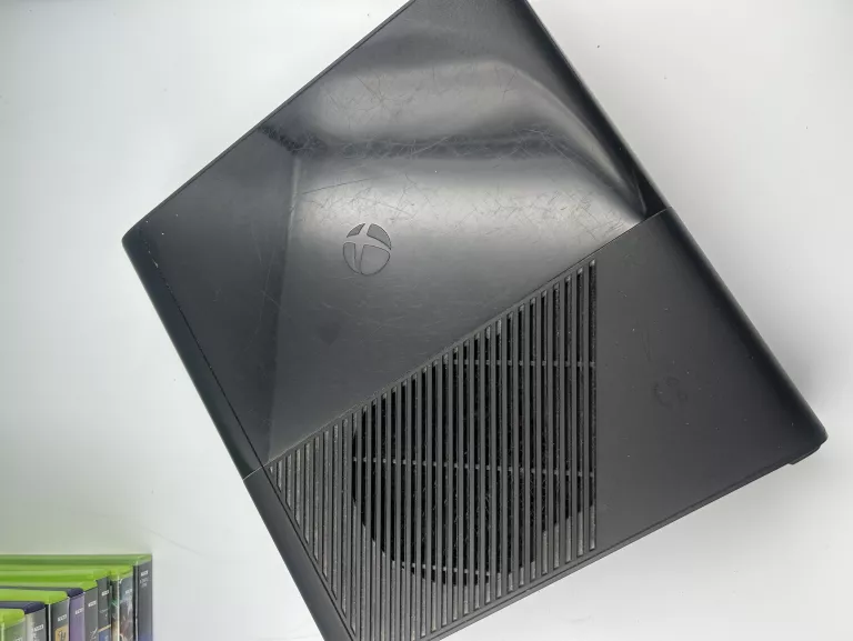 KONSOLA XBOX 360 250GB + 2PADY +KINECT + ZAS + 14 GIER