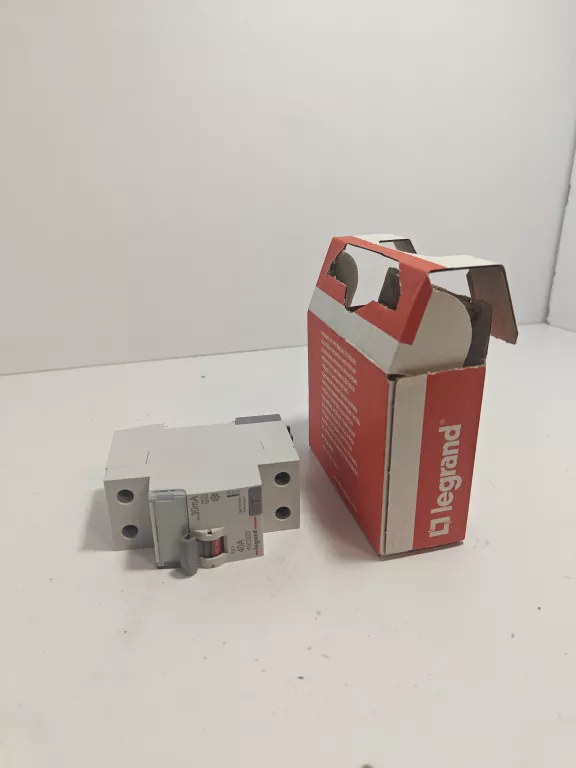 WYŁĄCZNIK RÓŻNICOWOPRĄDOWY P 300 SERII TX3 LEGRAND