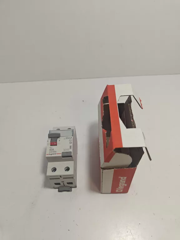 WYŁĄCZNIK RÓŻNICOWOPRĄDOWY P 300 SERII TX3 LEGRAND