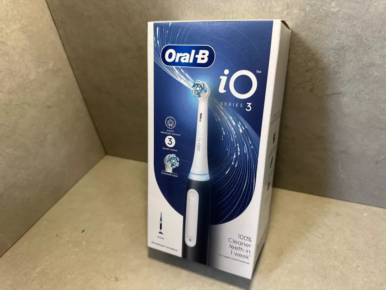 SZCZOTECZKA MAGNETYCZNA ORAL-B IO 3 CZARNY