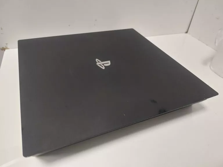 KONSOLA PS4 PRO 2 PAD+KABEL