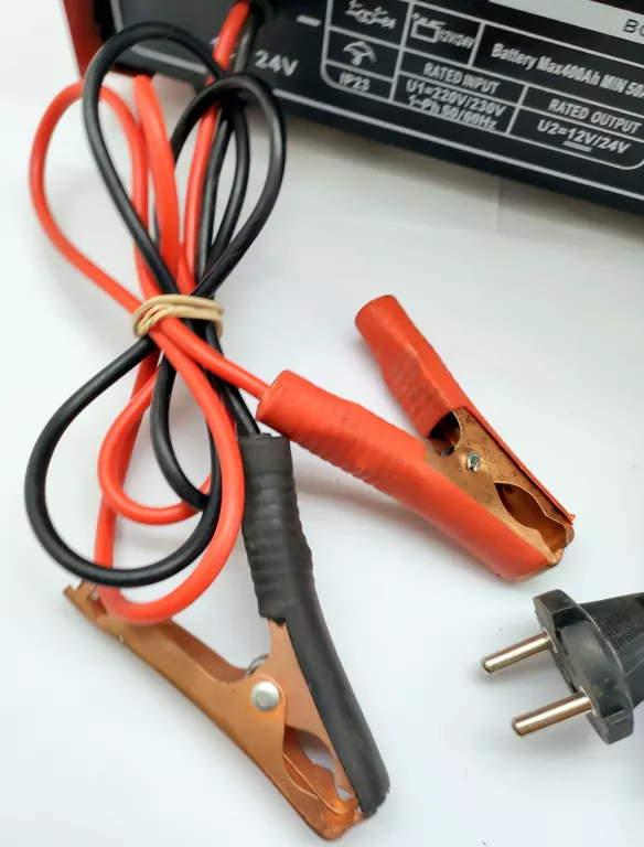 PROSTOWNIK SAMOCHODOWY HECKERMANN 50A CZERWONY