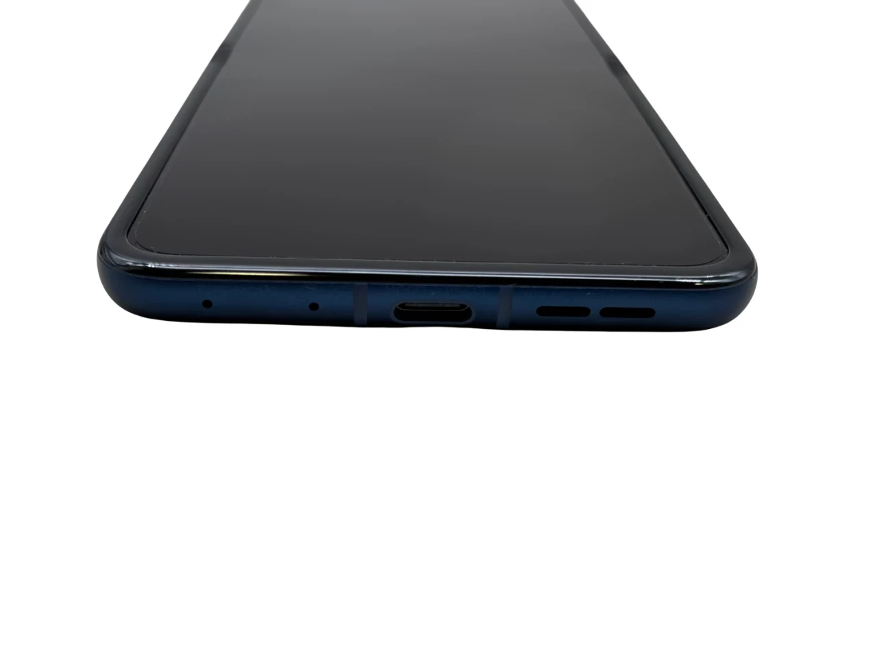 telefon-motorola-razr-60-8256gb-7-4500-mah-opis-wbudowana-pamiec-202869-214185