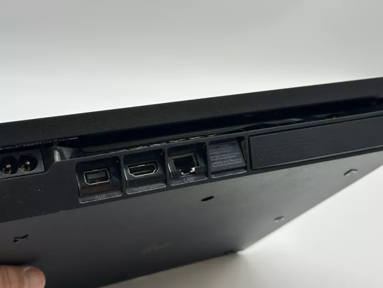KONSOLA PS4 SLIM 1TB 2 PADY ZESTAW GIER