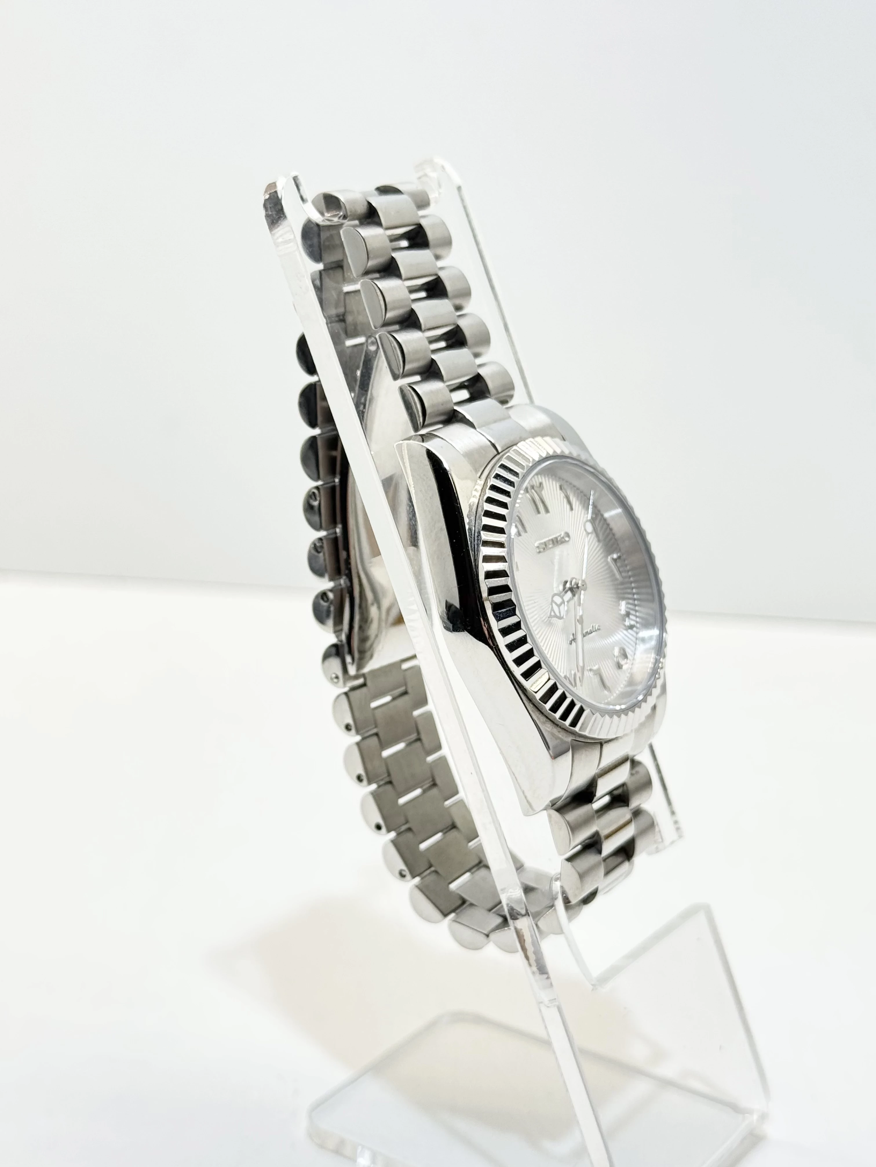 seiko-white-sunburst-arabic-mechanizm-18738-4