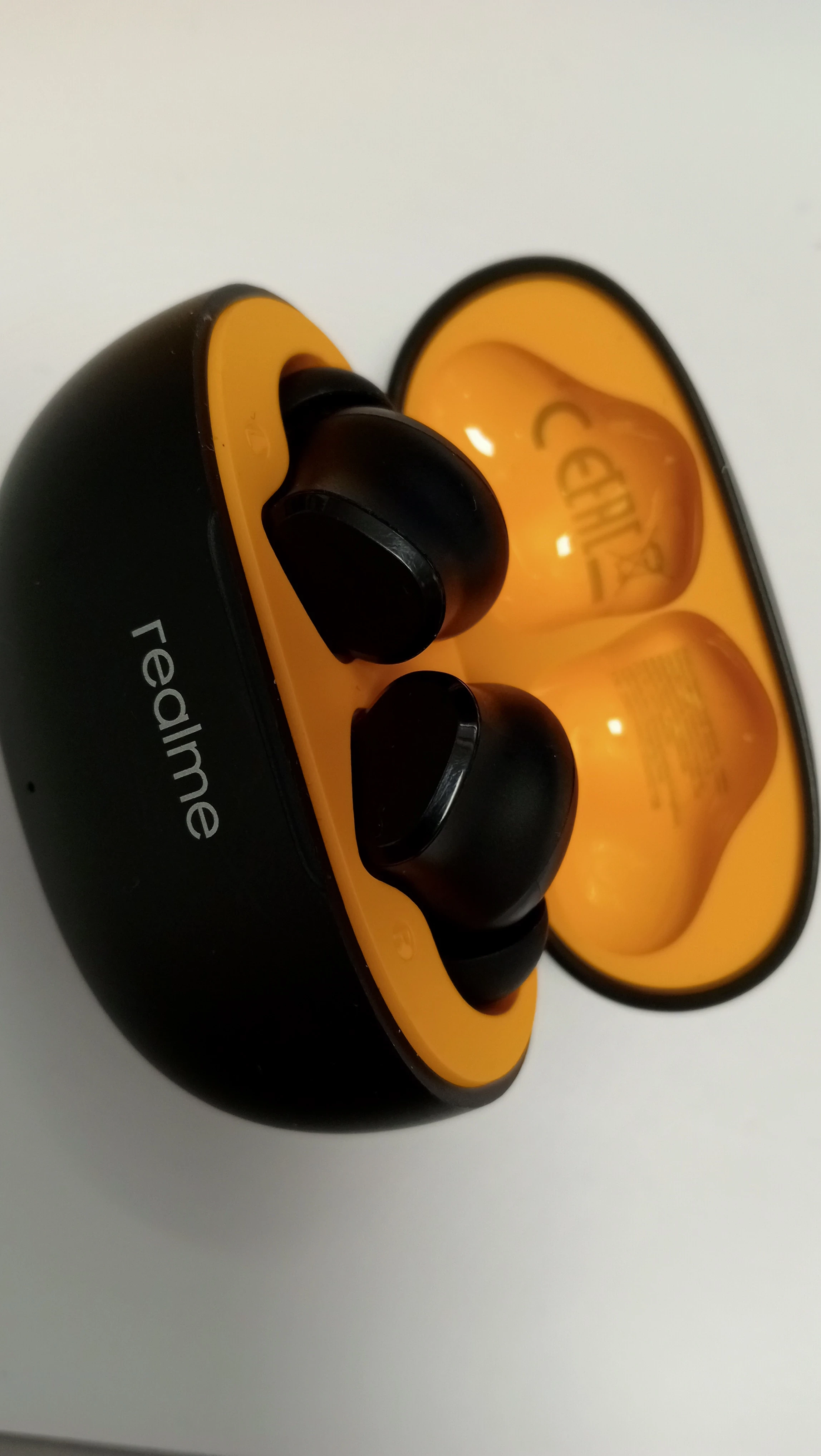sluchawki-dokanalowe-realme-buds-t110-czarne-stan-11323-2