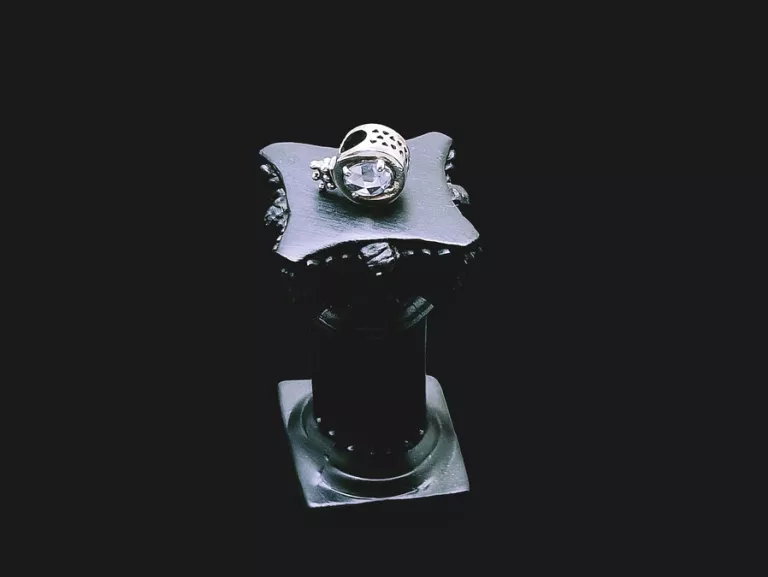 SREBRNY CHARMS ANANAS Z KAMIENIEM P.925 W.3,01G