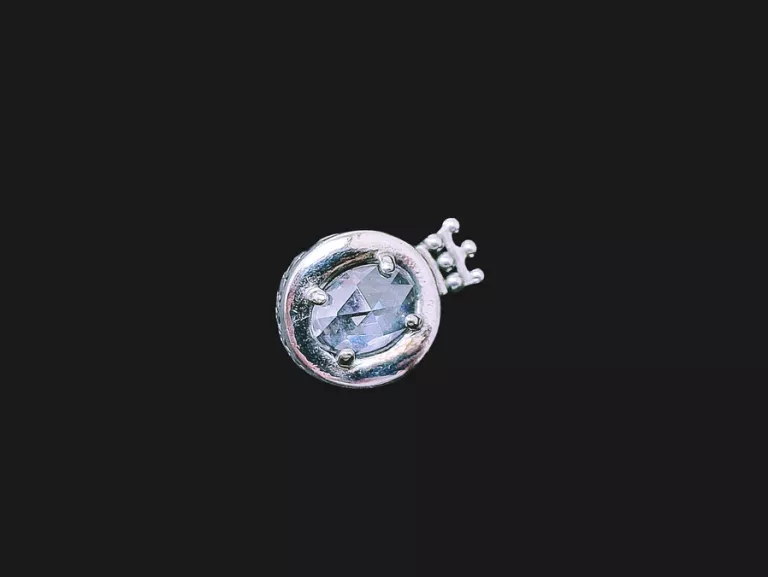 SREBRNY CHARMS ANANAS Z KAMIENIEM P.925 W.3,01G