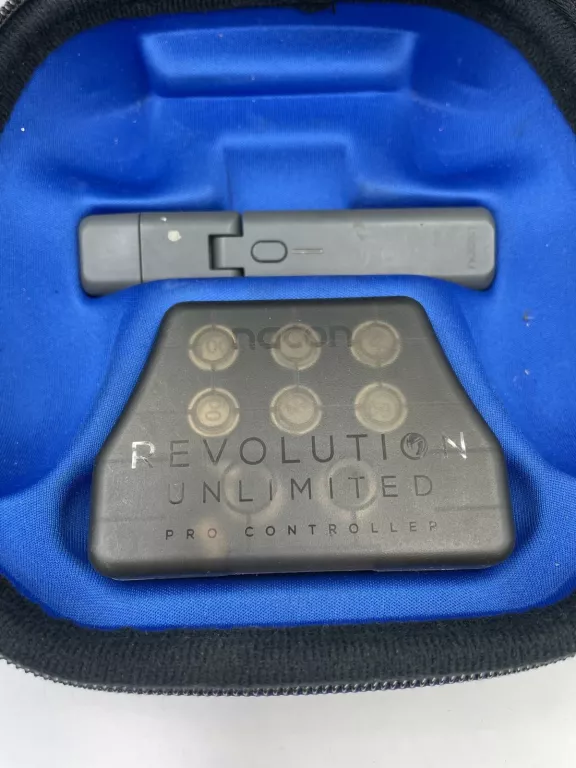 PAD NACON REVOLUTION UNLIMITED ETUI