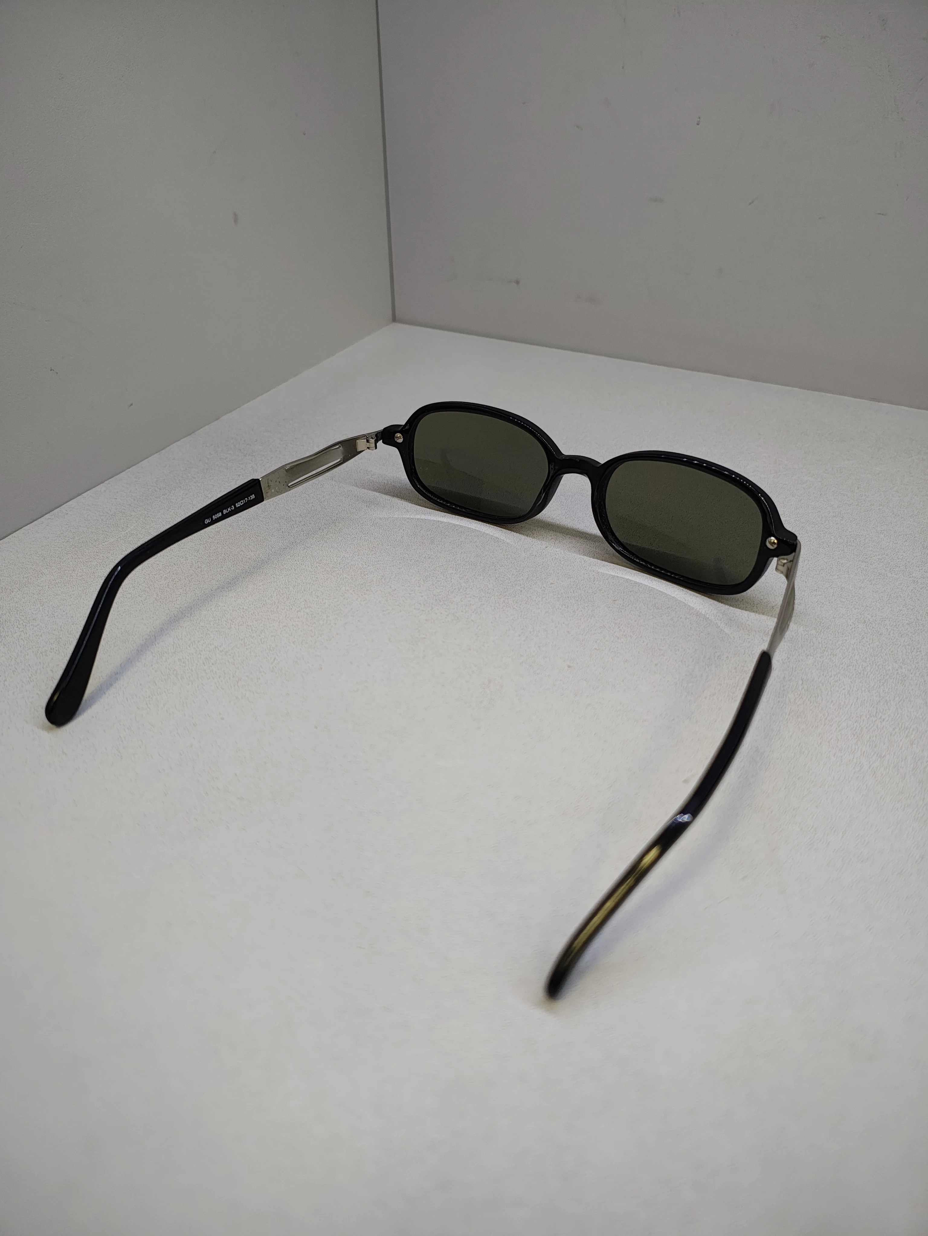 okulary-przeciwsloneczne-guess-5058-52017-fason-4526-6